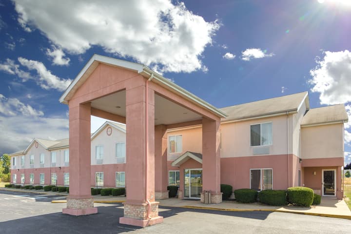 Super 8 by Wyndham Frankfort IN