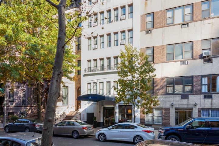 La Quinta Inn & Suites by Wyndham New York City Central Park