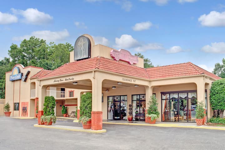 Days Inn by Wyndham Memphis at Graceland