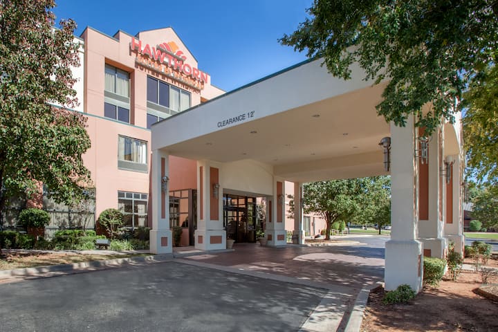Hawthorn Suites by Wyndham Midwest City Tinker AFB