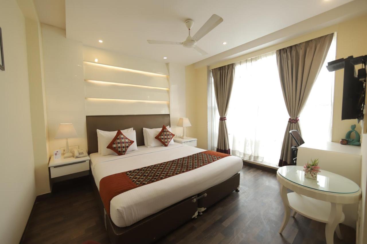 Hotel Picasso Prive Naraina - Couple Friendly, Local IDs Accepted