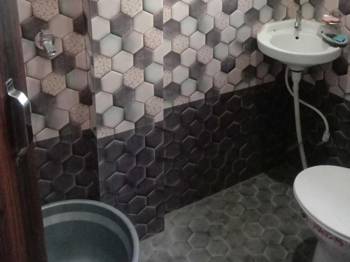 OYO Hotel 92229 Hotel D 18