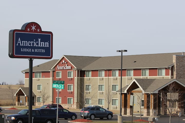 AmericInn by Wyndham Cedar Rapids Airport