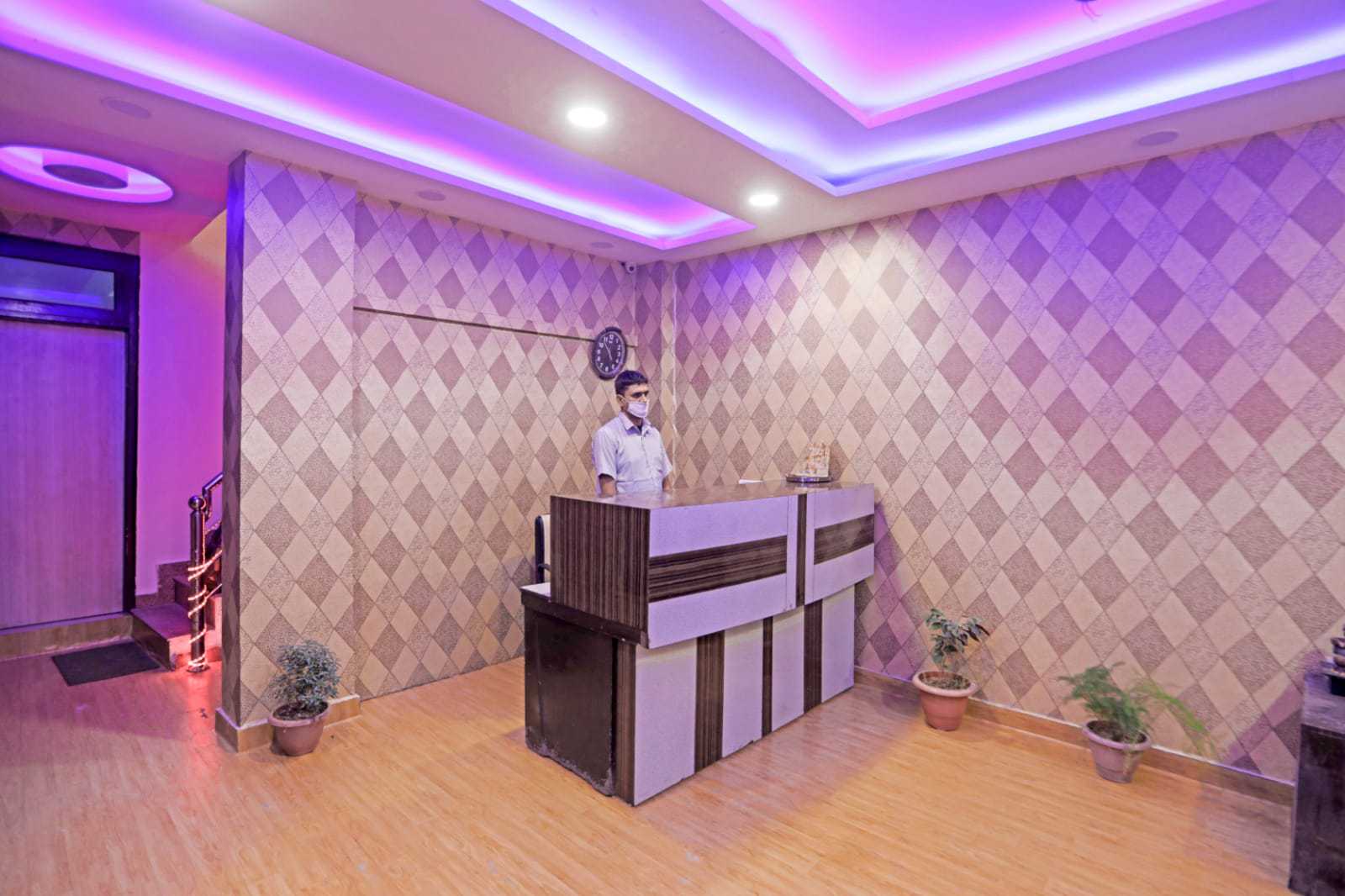 OYO 42622 Admiral Suites