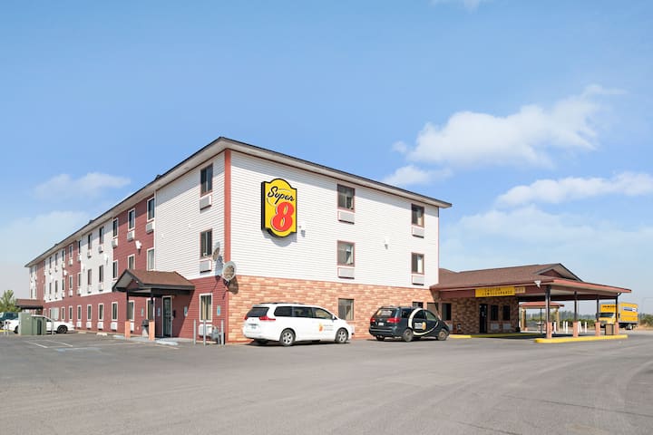 Super 8 by Wyndham Spokane/West