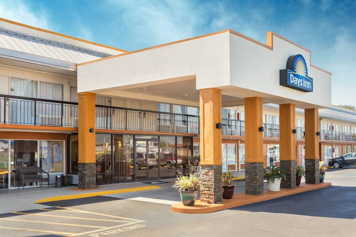 Days Inn by Wyndham Wildwood I-75