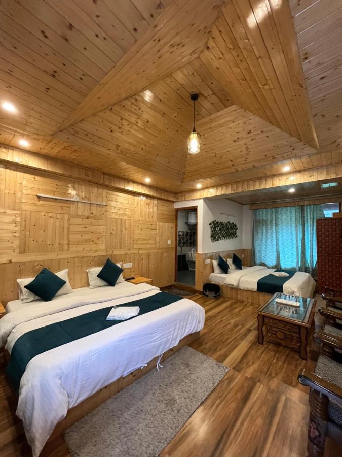 Hotel Neelgiri - Manali Diaries