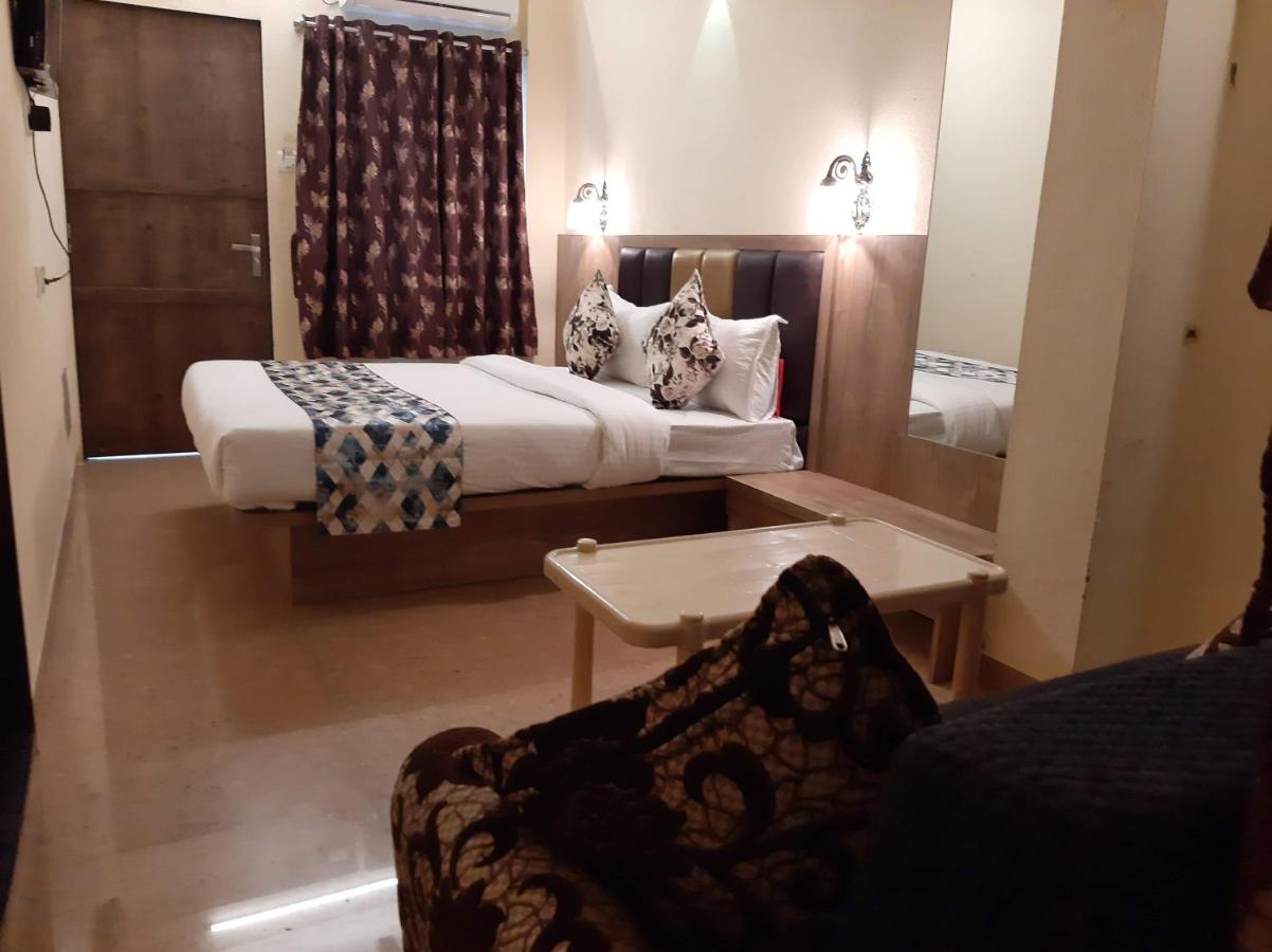 OYO 87961 Hotel Im-pact Stays Palace