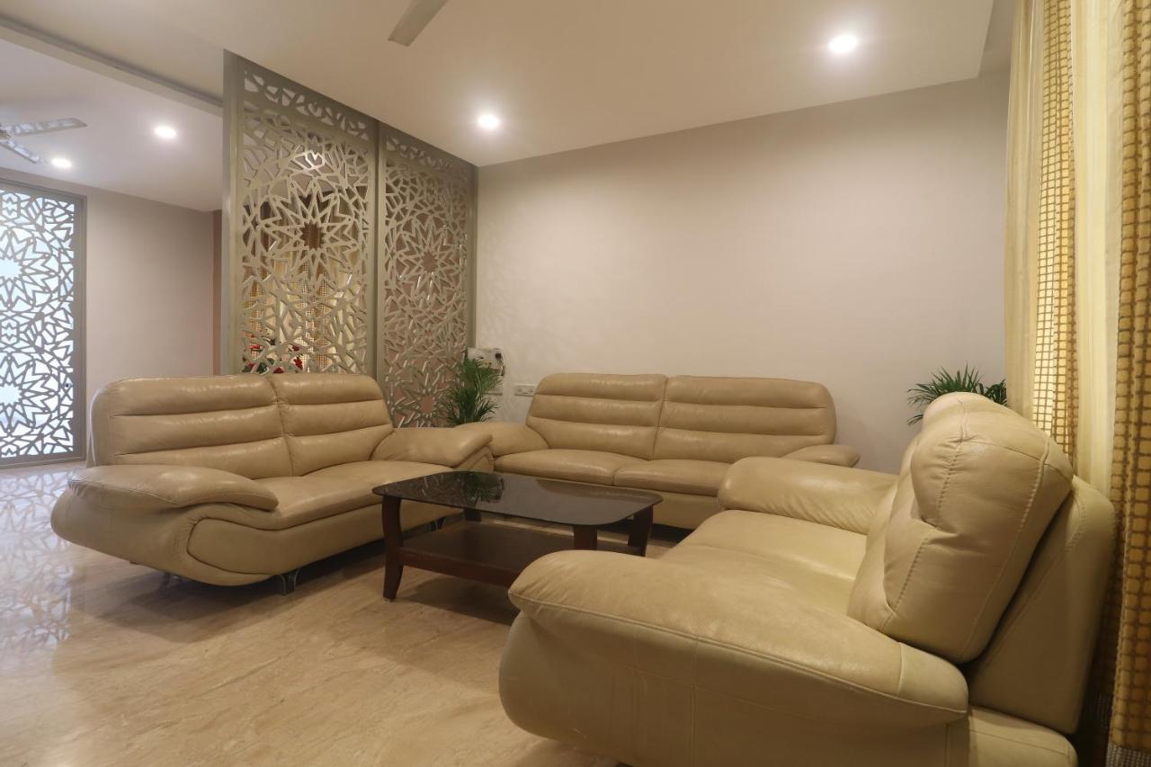 iROOMZ Ekasila Suites	