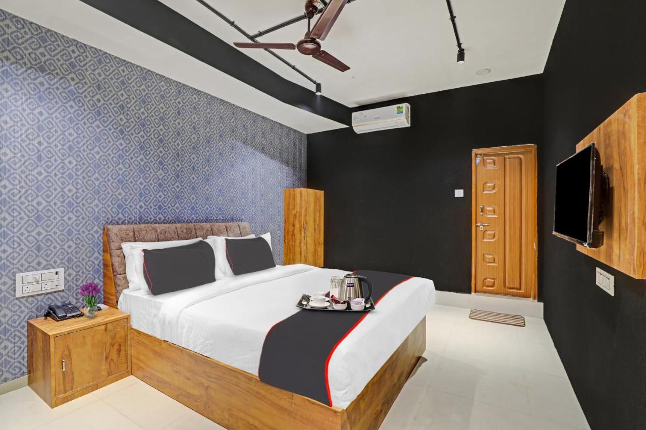 OYO Flagship 703392 Hotel The Life