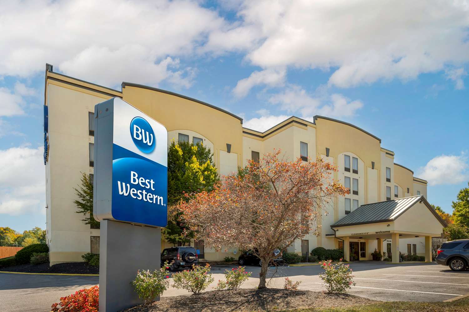 Best Western Louisville East Inn  Suites