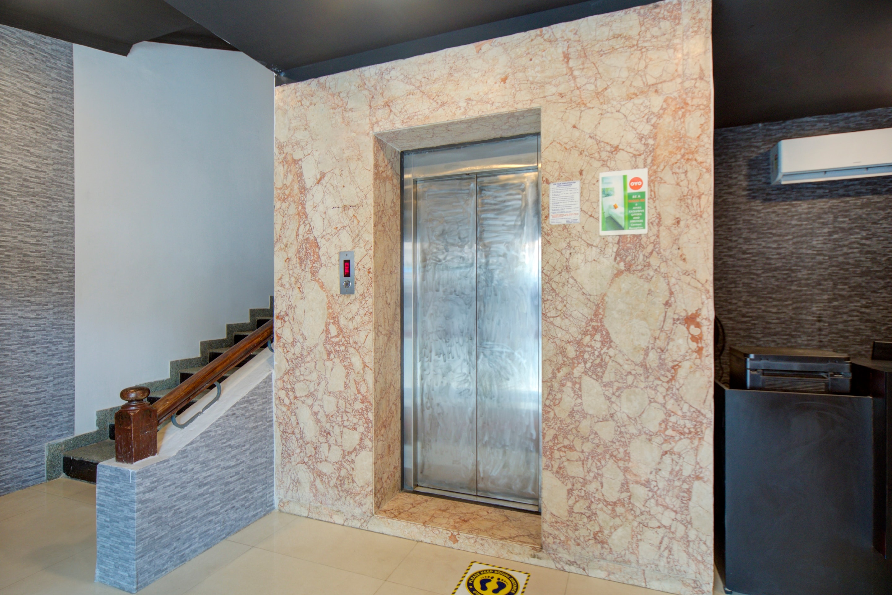 OYO Townhouse 430 Everest Hotel