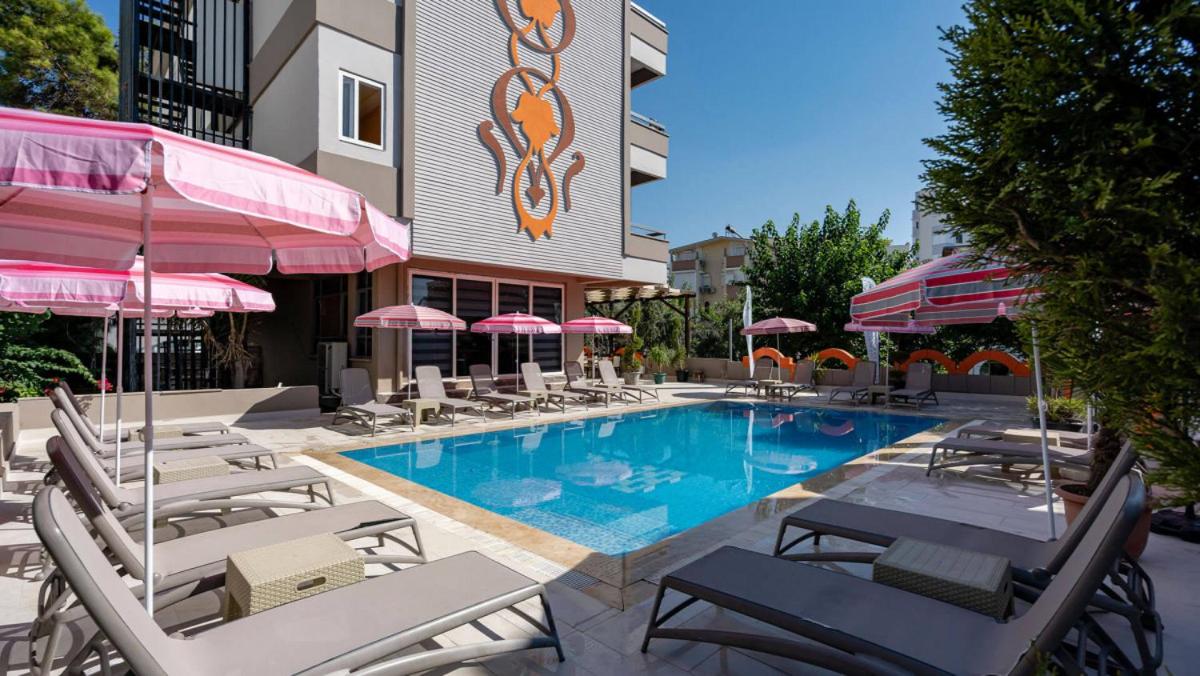 Dionisus Hotel Lara