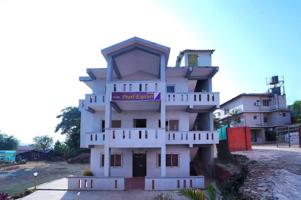 SPOT ON 88248 Pearl Executive