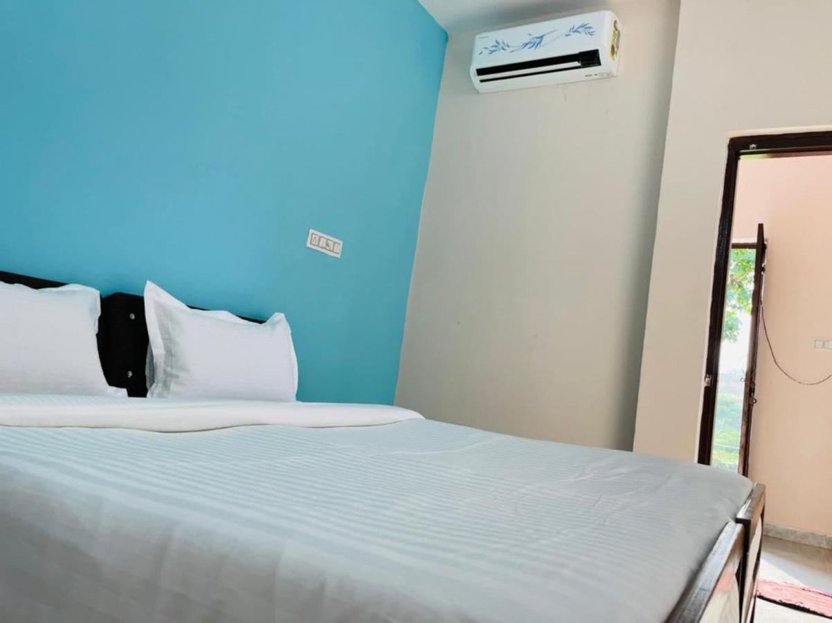 POP HOME 701851 Raising the Farm Stay