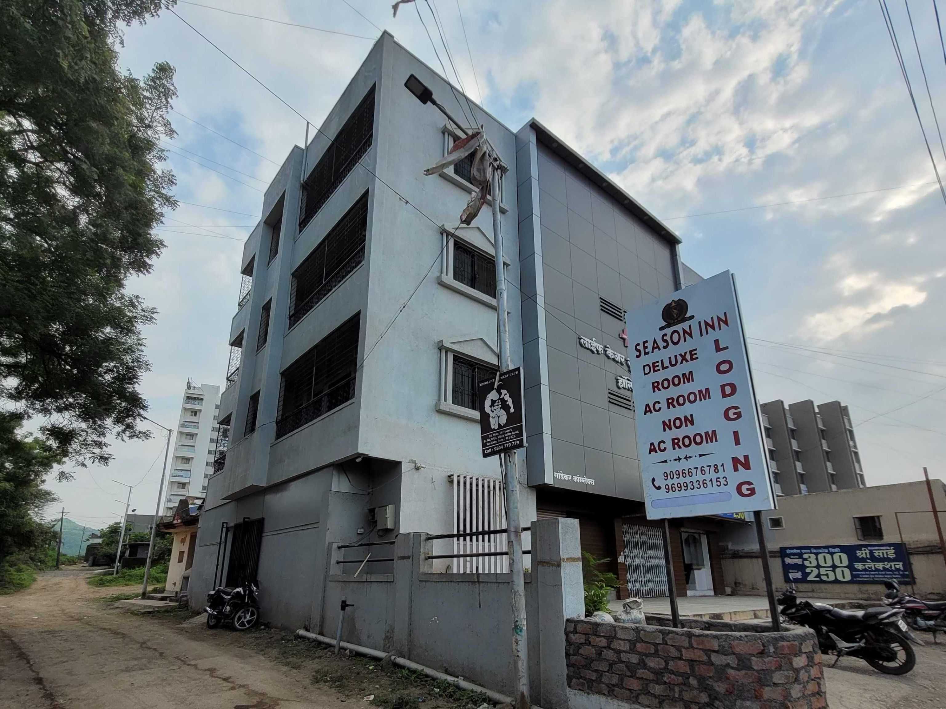 OYO Flagship 93630 Season Inn