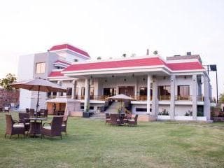 RiverArch Greenfields Resort