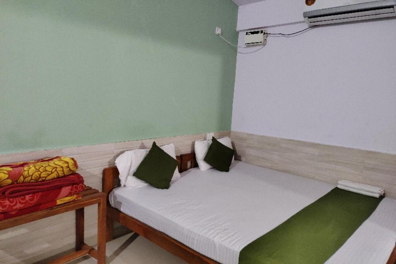 OYO 87132 Mahamaya Holiday Inn