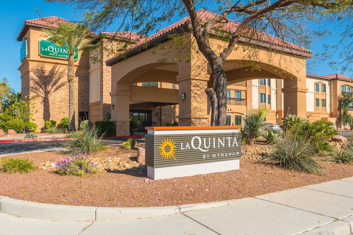 La Quinta Inn & Suites by Wyndham Las Vegas Airport South