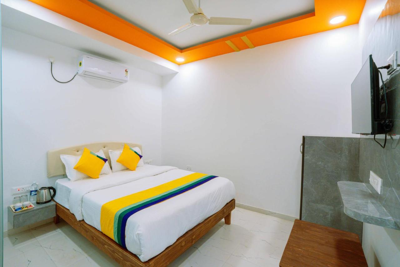 Itsy Hotels Aaditya Inn Rooms & Banquet