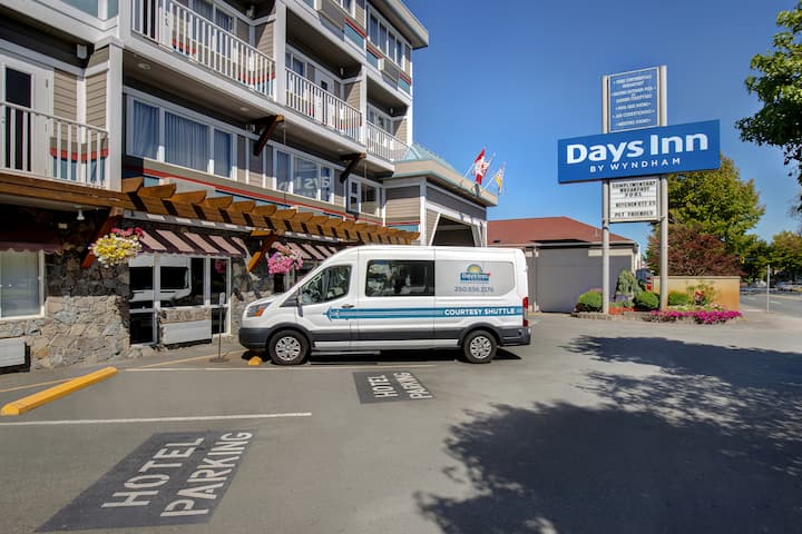 Days Inn by Wyndham Victoria Airport Sidney