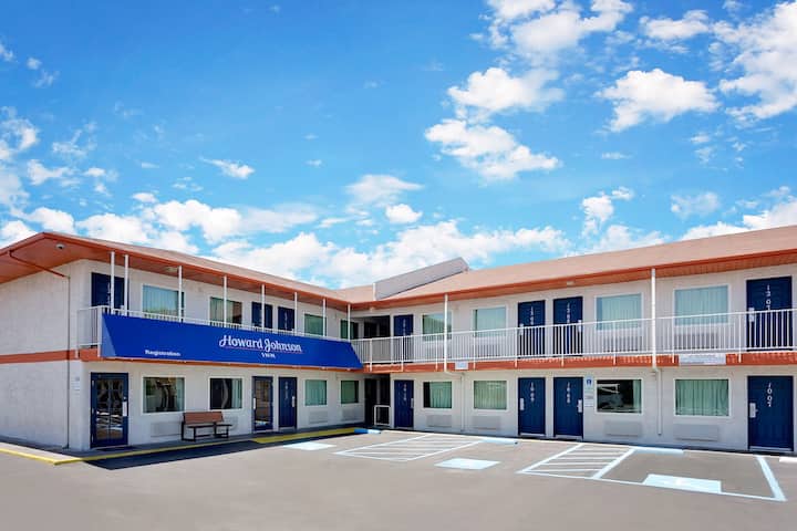 Howard Johnson by Wyndham Las Vegas near the Strip