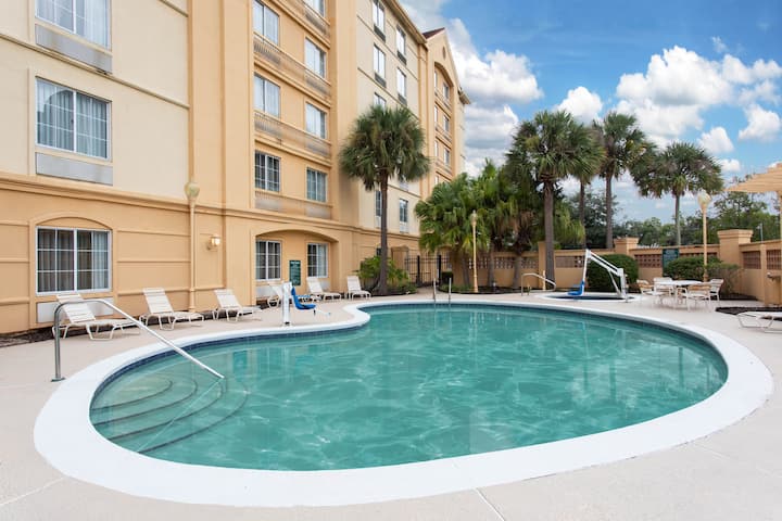 La Quinta Inn & Suites by Wyndham Jacksonville Butler Blvd