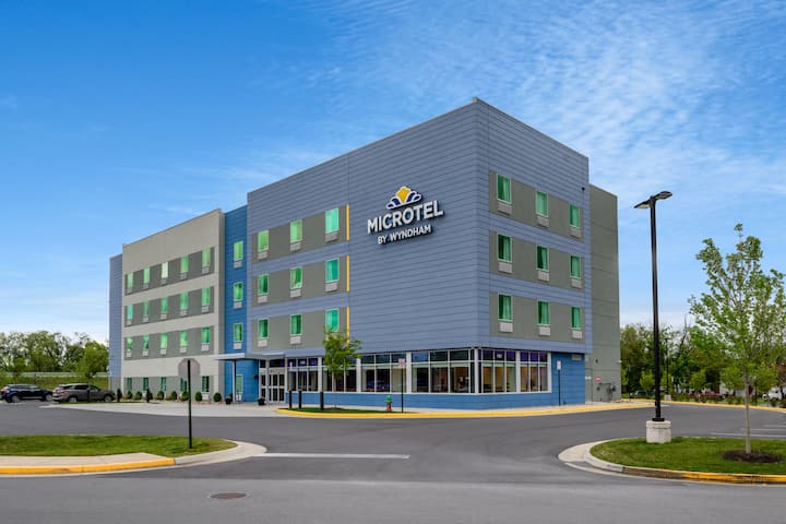 Microtel Inn & Suites by Wyndham Winchester