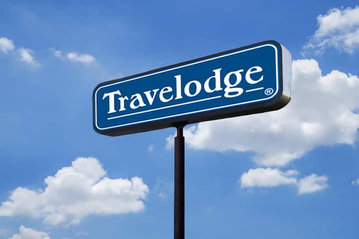 Travelodge Inn & Suites by Wyndham West Covina