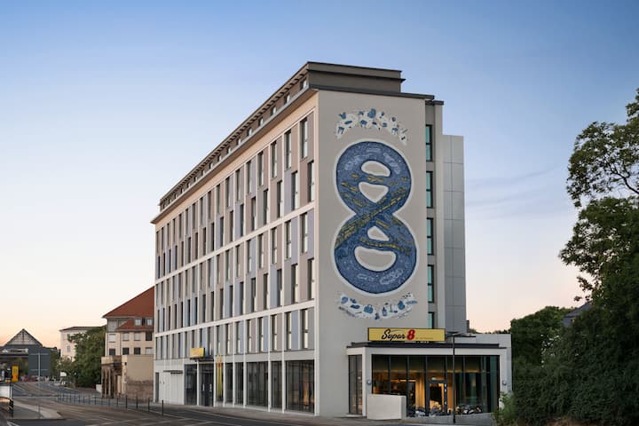 Super 8 by Wyndham Dresden