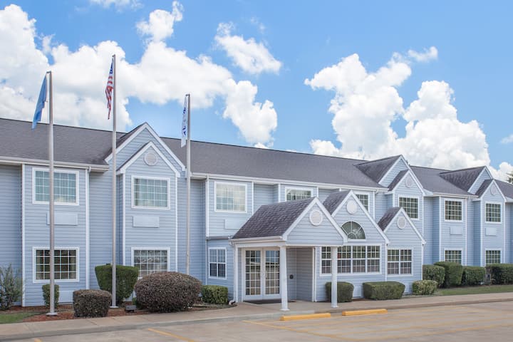 Microtel Inn & Suites by Wyndham Broken Bow