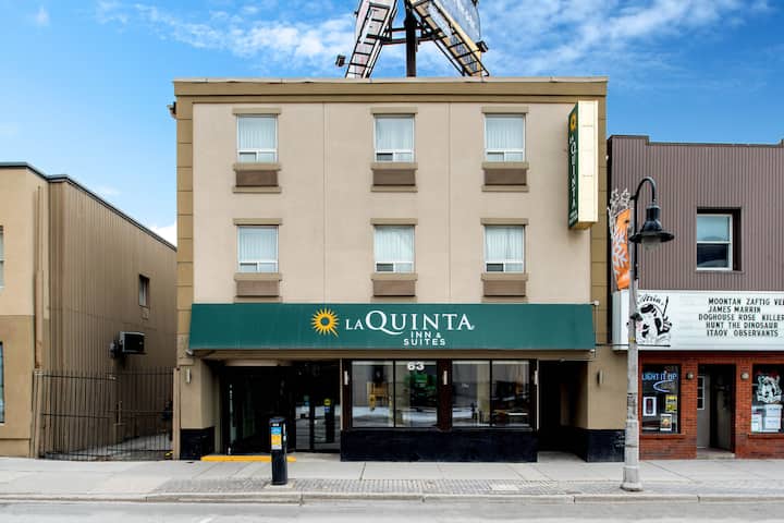 La Quinta Inn & Suites by Wyndham Oshawa