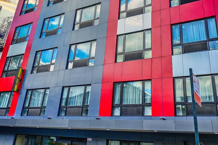 Super 8 by Wyndham Bronx Near Botanical Garden