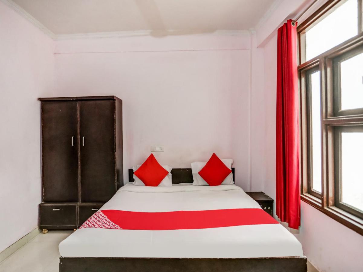 OYO 84164 Nayra Residency(GRG2381)