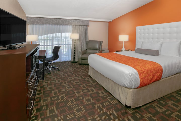 Howard Johnson by Wyndham Oklahoma City Airport/ Fairgrounds