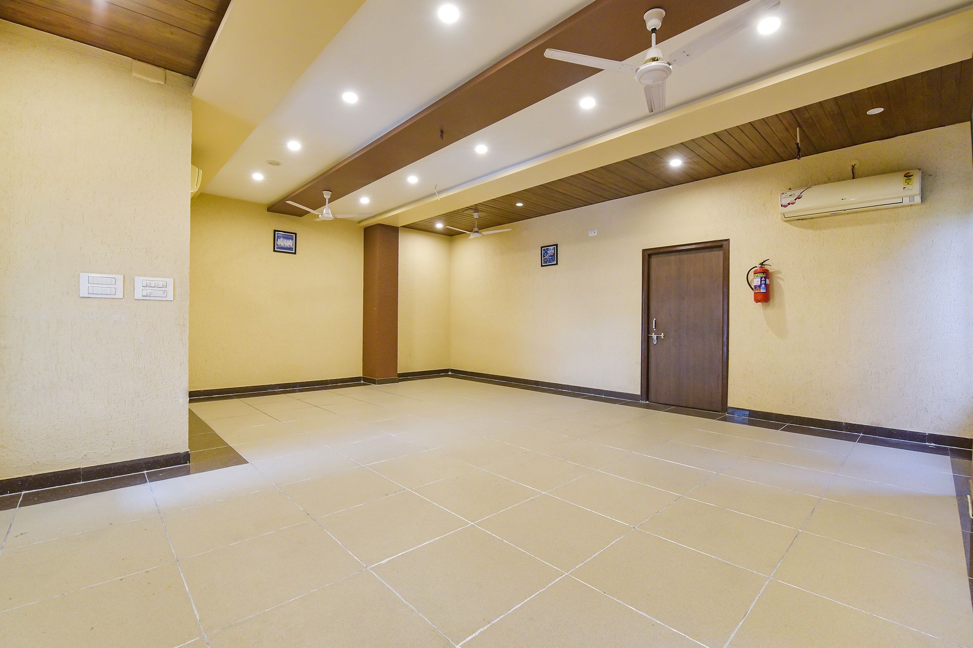 FabHotel Lotus Savina