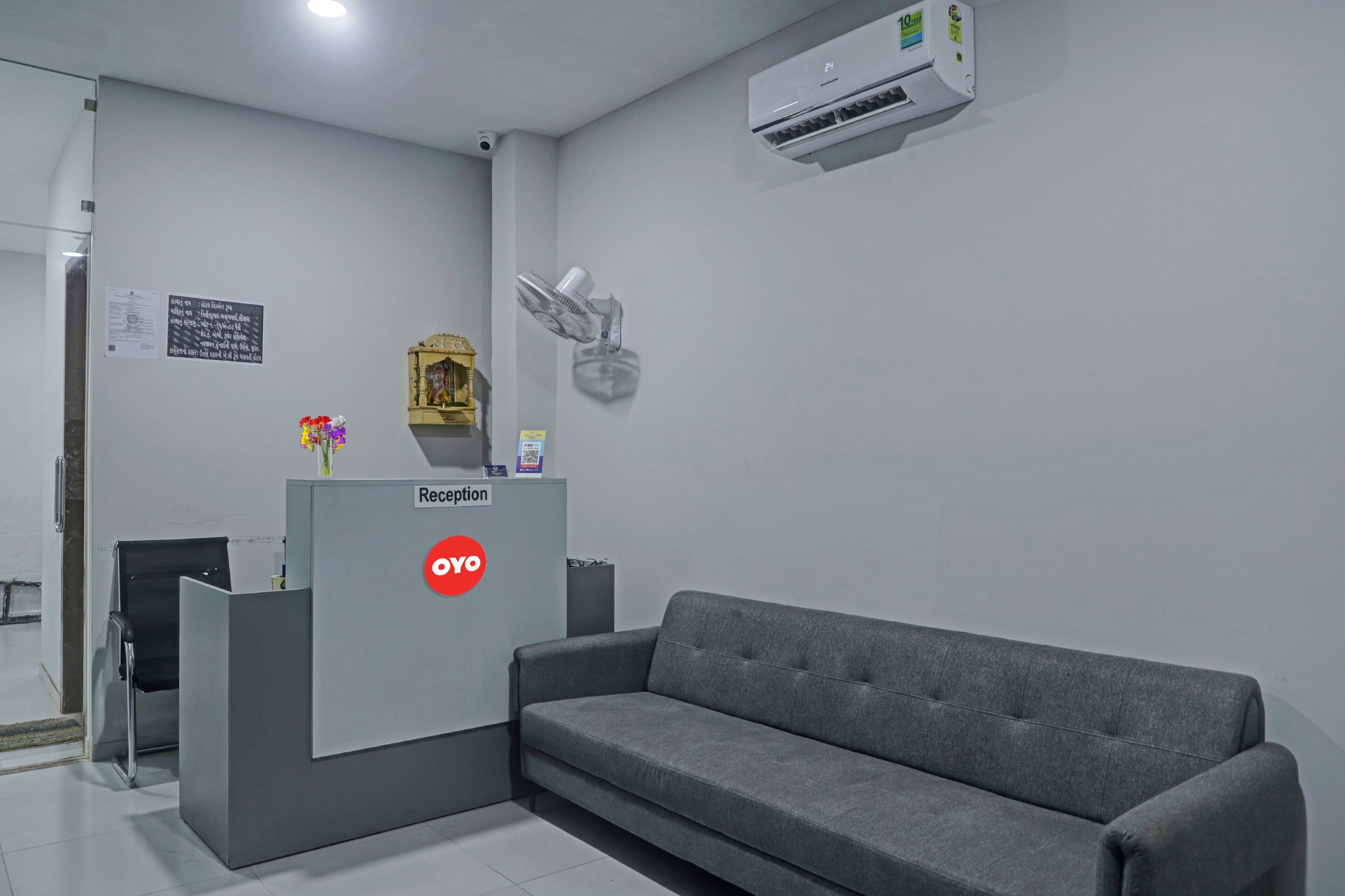 OYO 90450 Hotel Weekend Rooms