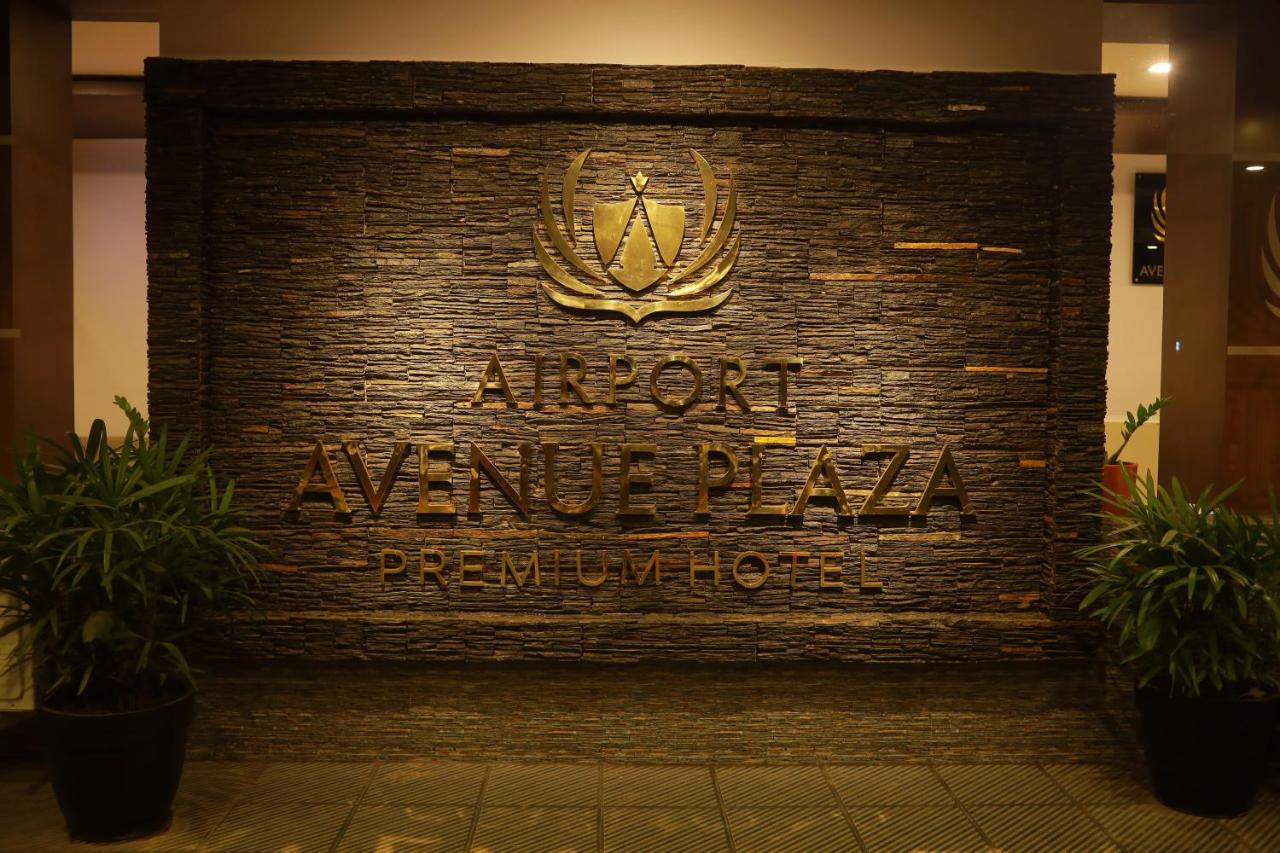 Airport Avenue Plaza