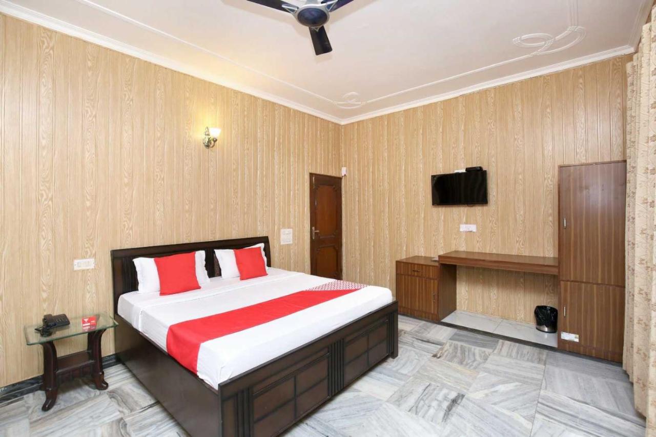 OYO Flagship 808230 Komfort Villa