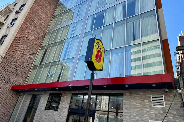 Super 8 by Wyndham Bronx Near Stadium