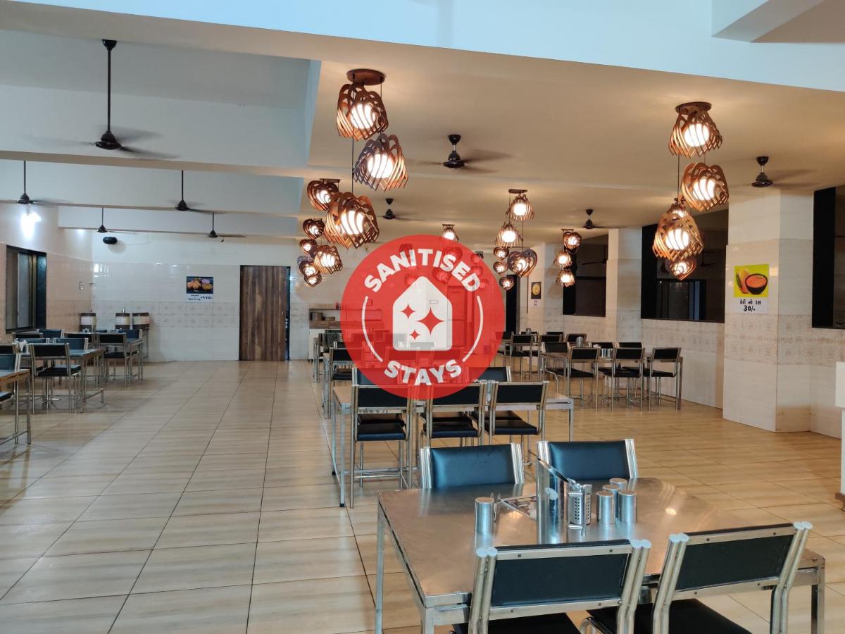 OYO Flagship 82510 Hotel Krishna And Restaurant