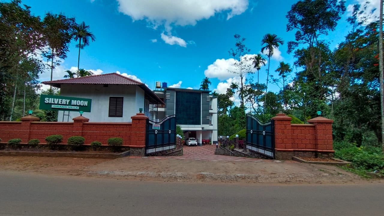 Silvery Moon Grand Villa