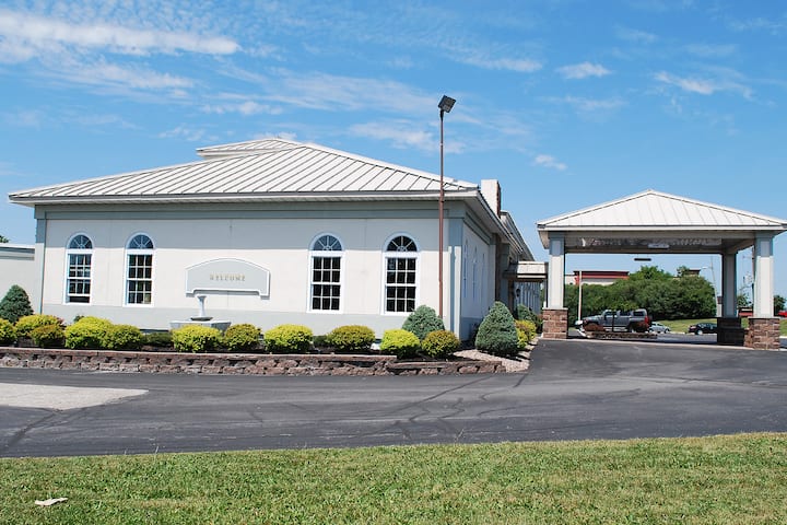 Travelodge by Wyndham Watertown NY