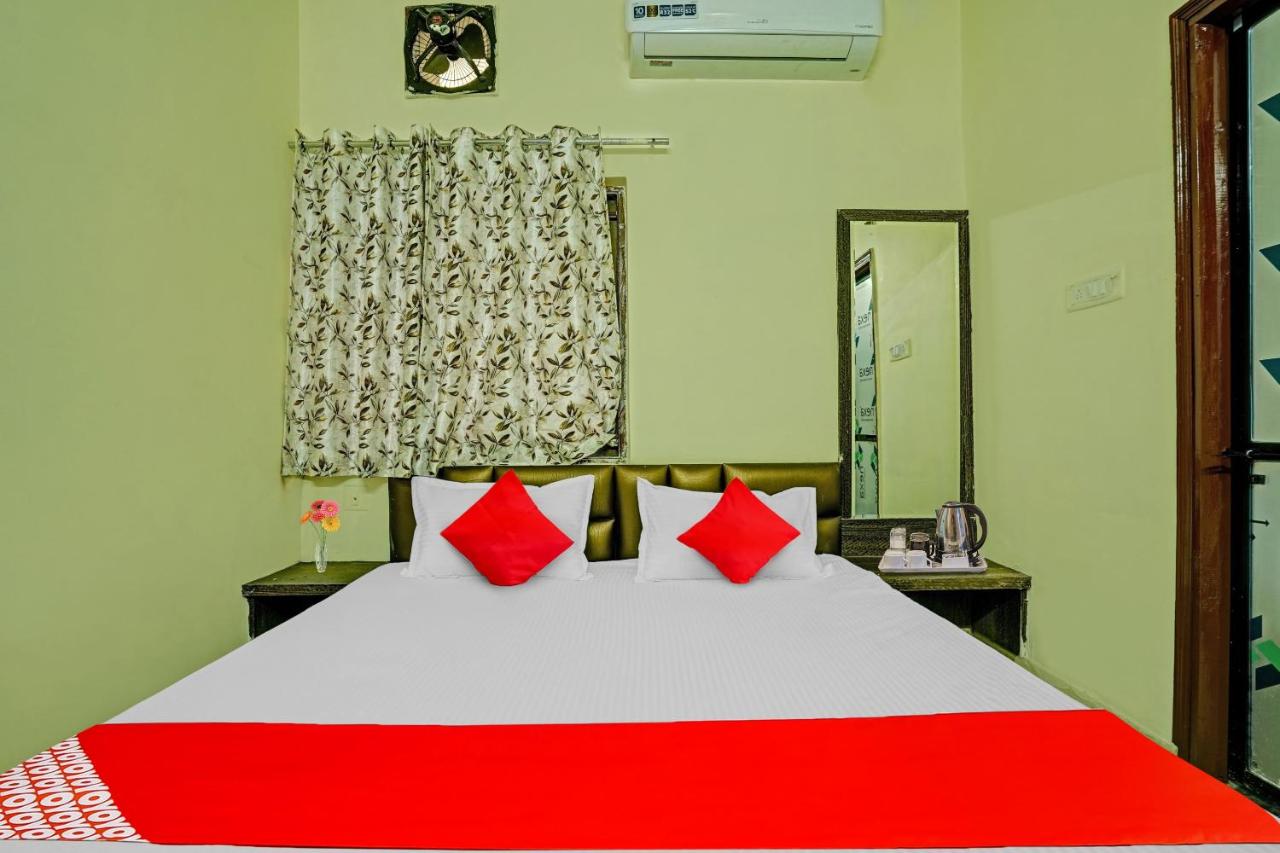 OYO Flagship 806884 B N Palace