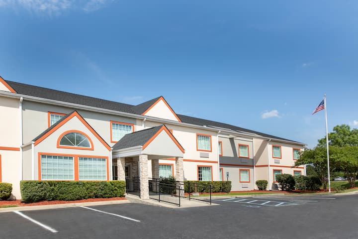 Microtel Inn & Suites by Wyndham Columbia/Fort Jackson N