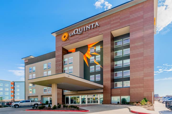 La Quinta Inn & Suites by Wyndham Oklahoma City Airport
