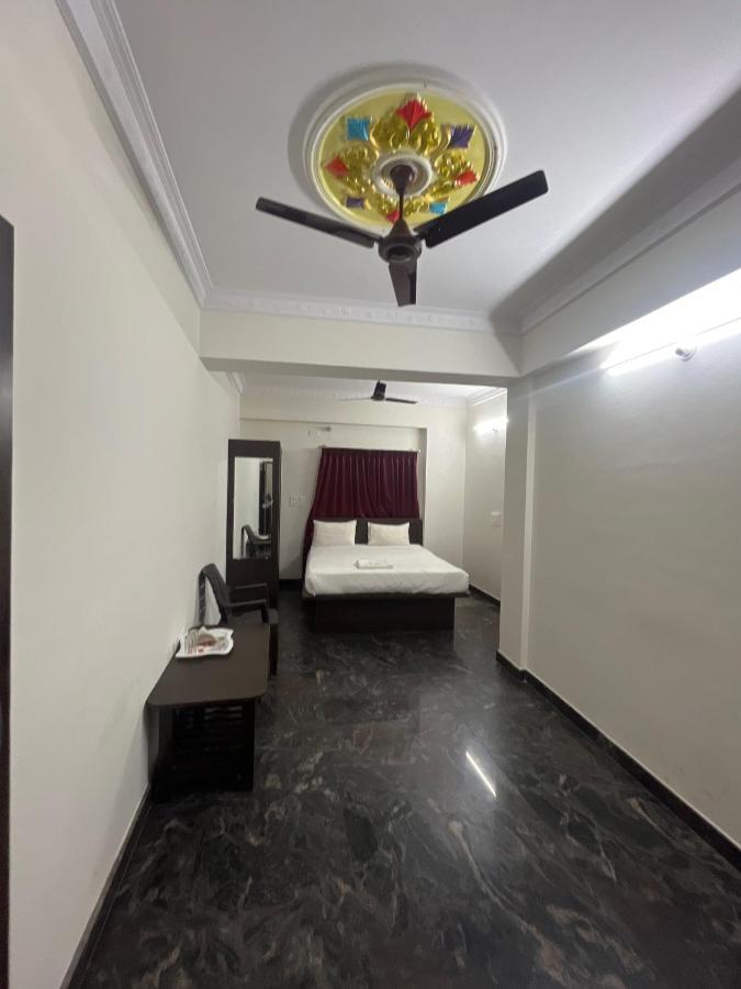 SPOT ON 701605 Hotel Relax Inn