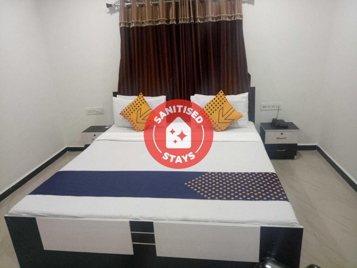 SPOT ON 88390 J KHotel And Guest House