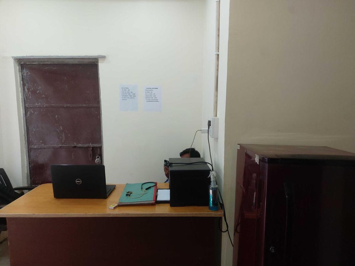 OYO 701048 S.s Hotel & Lodge