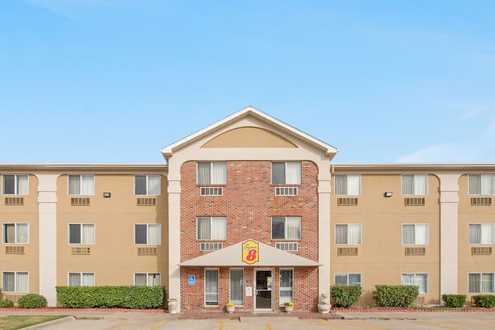 Super 8 by Wyndham College Station